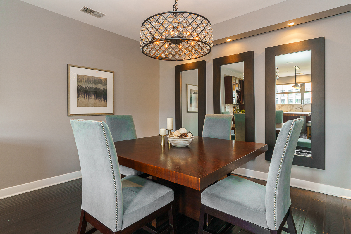 250 Daniel Burnham Sq #707-33