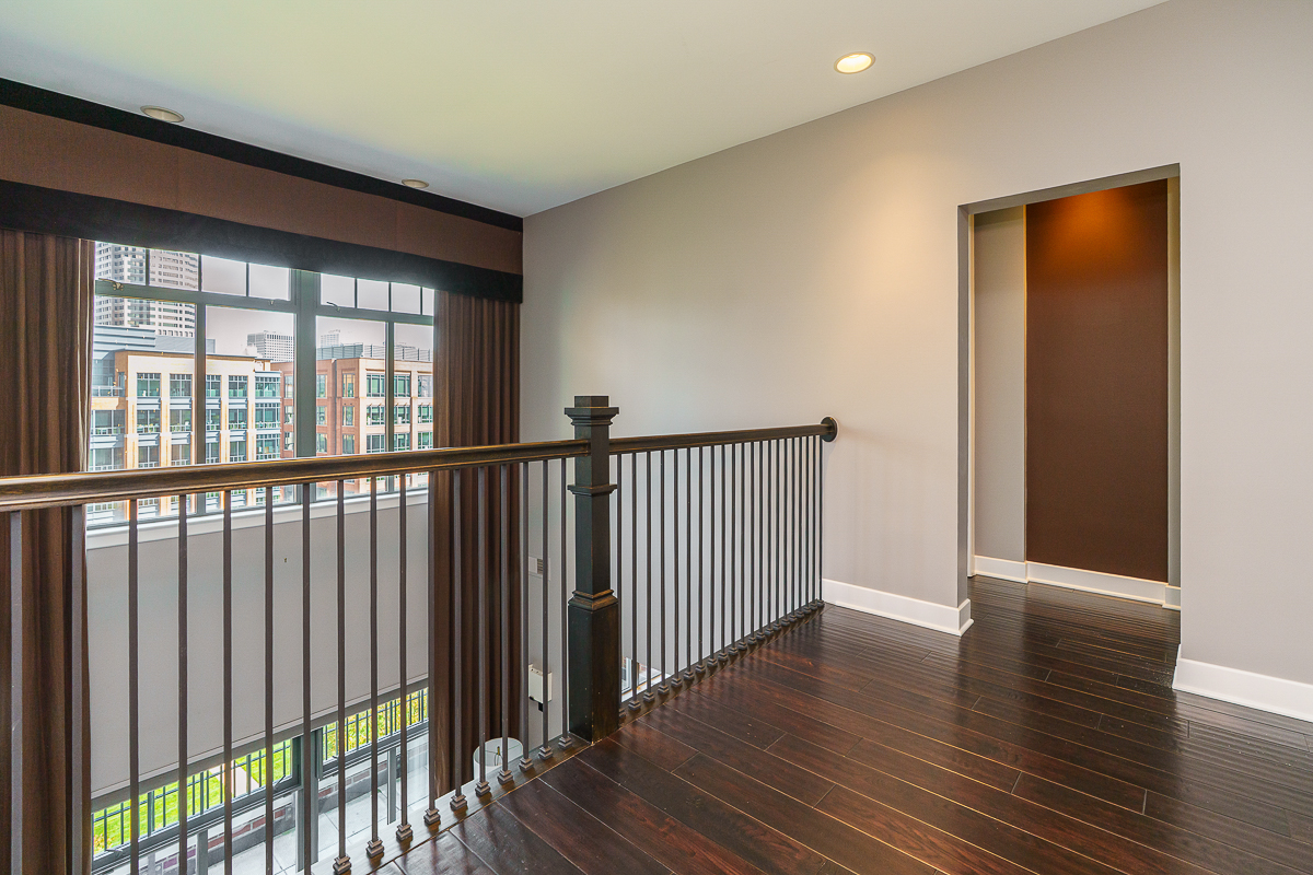 250 Daniel Burnham Sq #707-45