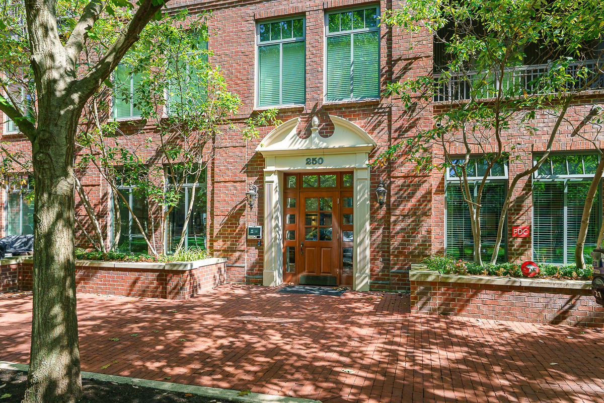 250 Daniel Burnham Sq #707-6