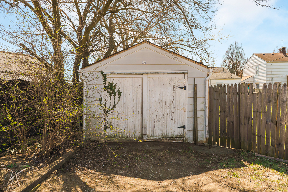 720 Sheldon Ave-8