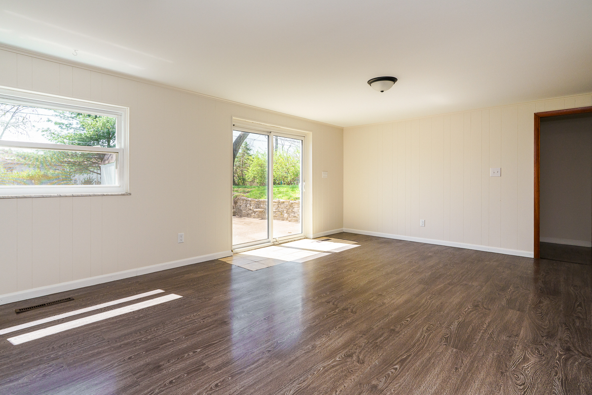 751 Latham Ct-10