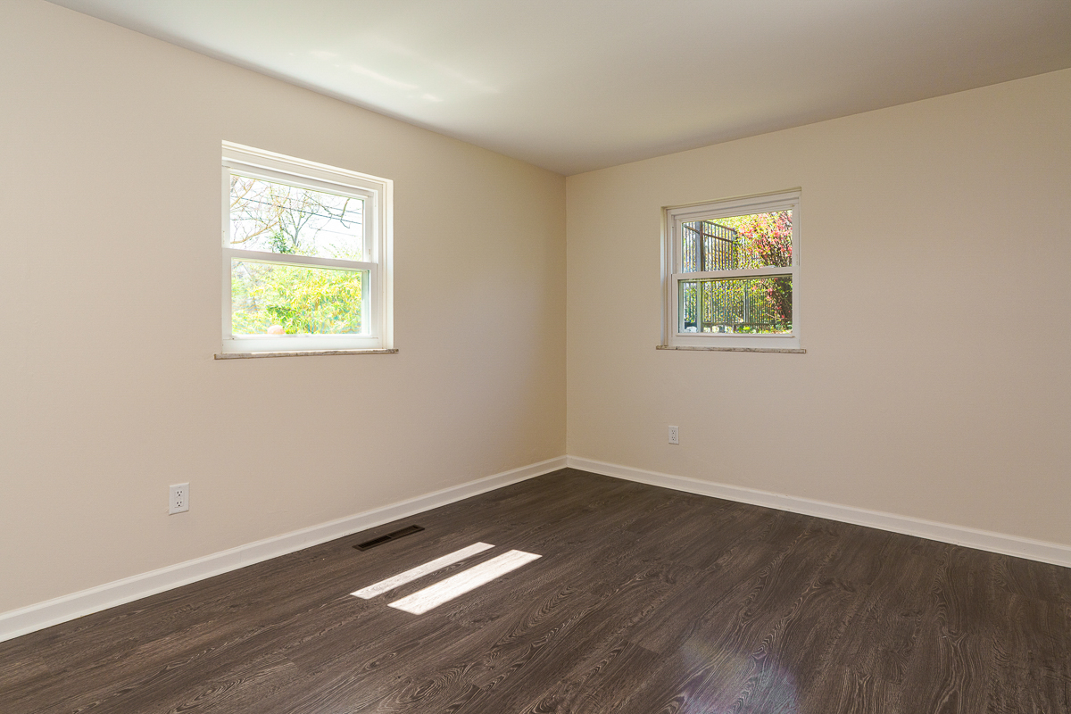 751 Latham Ct-12