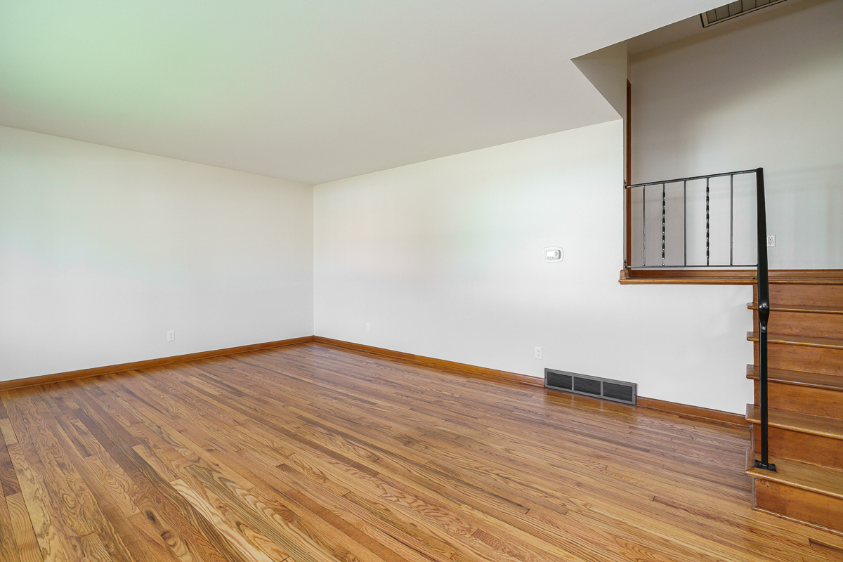 751 Latham Ct-15