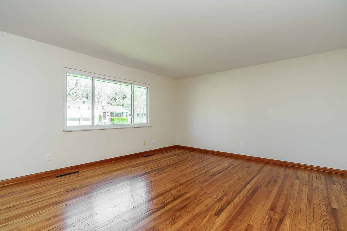 751 Latham Ct-16