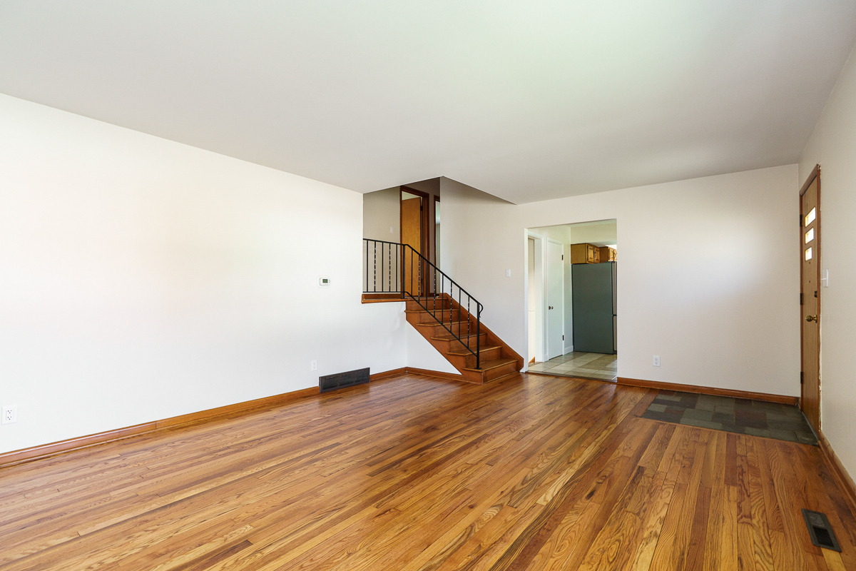 751 Latham Ct-18