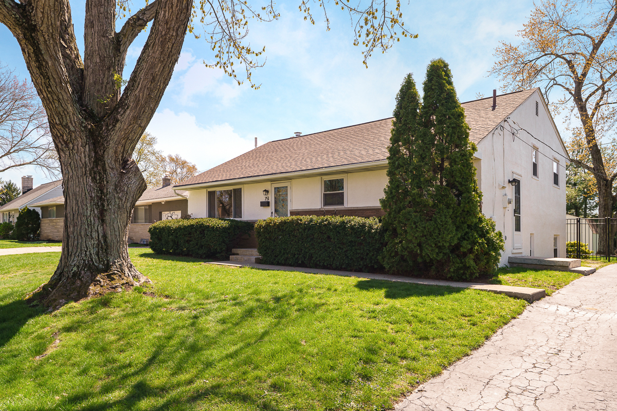 751 Latham Ct-2