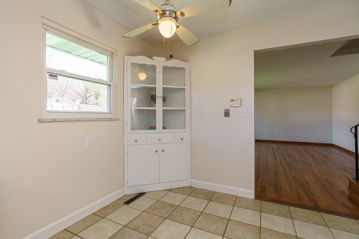 751 Latham Ct-21