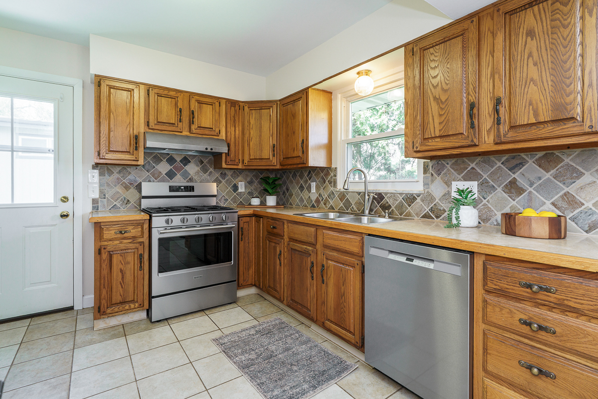 751 Latham Ct-22