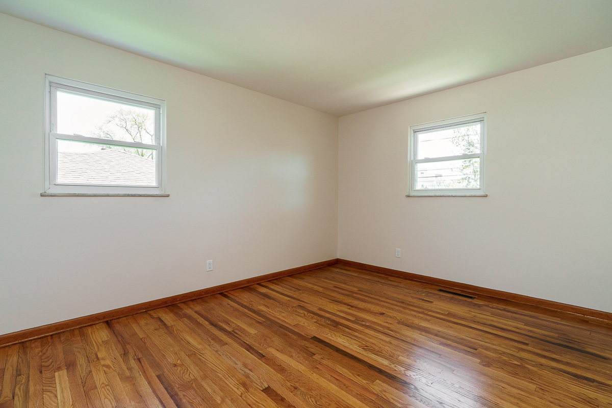 751 Latham Ct-25