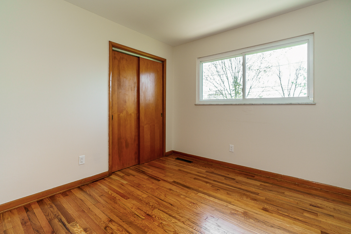 751 Latham Ct-27