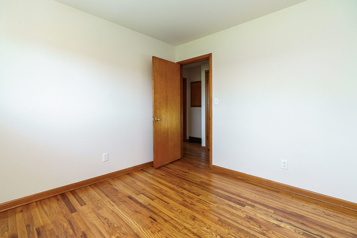 751 Latham Ct-28
