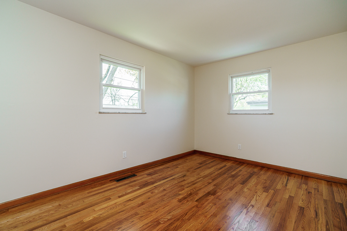 751 Latham Ct-29