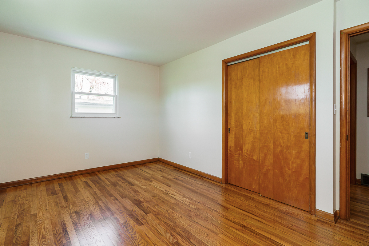 751 Latham Ct-30