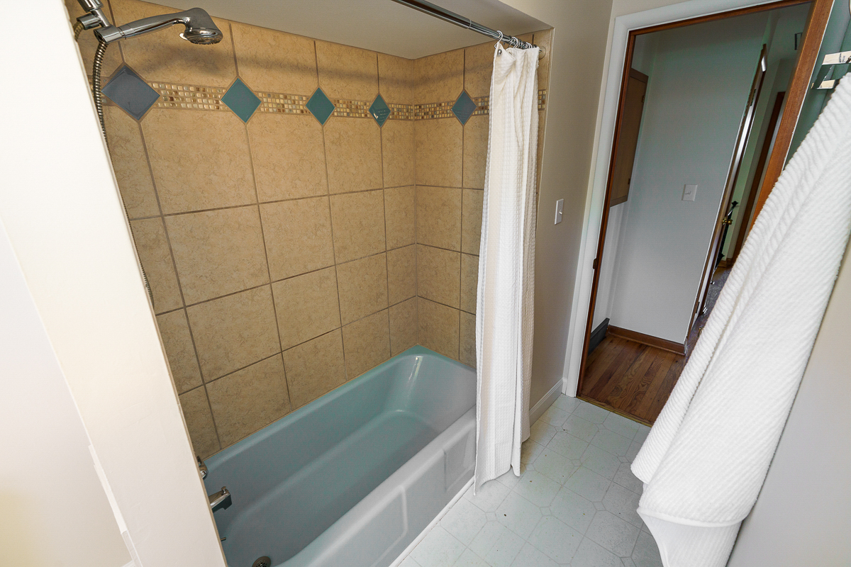 751 Latham Ct-32