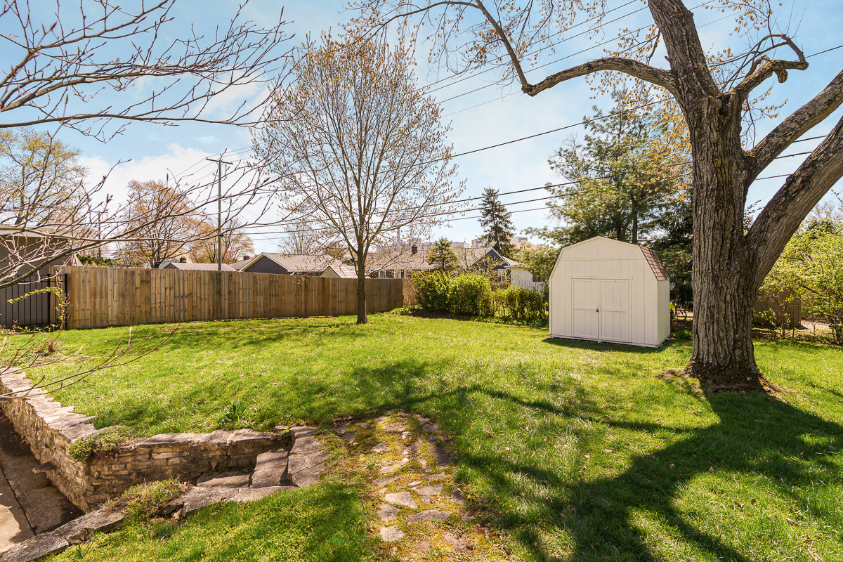 751 Latham Ct-4