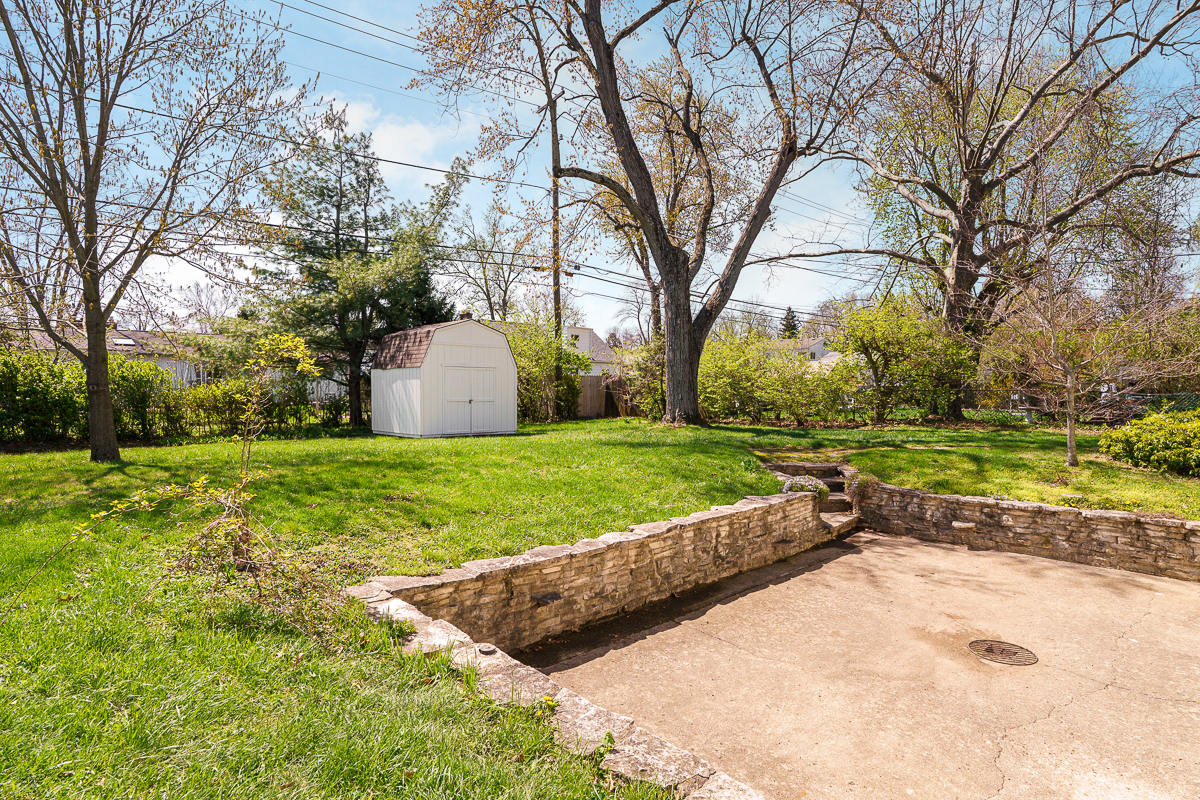 751 Latham Ct-7