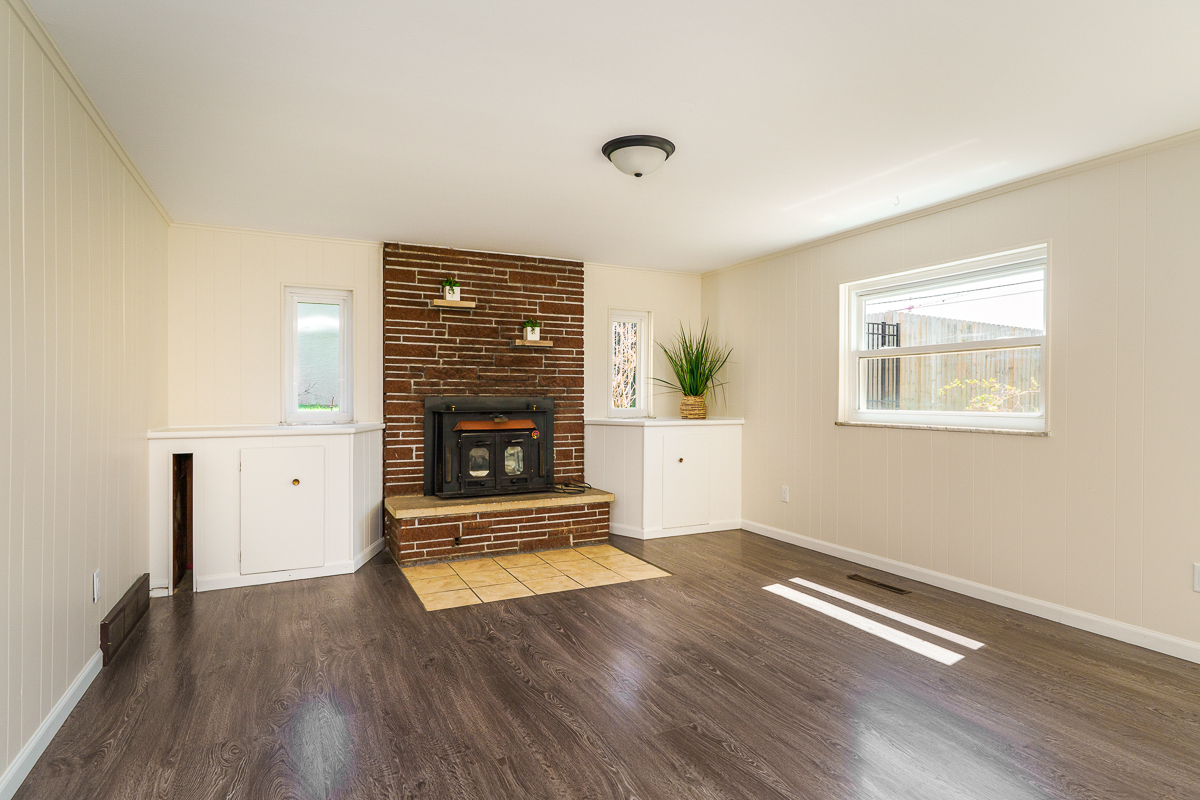 751 Latham Ct-9