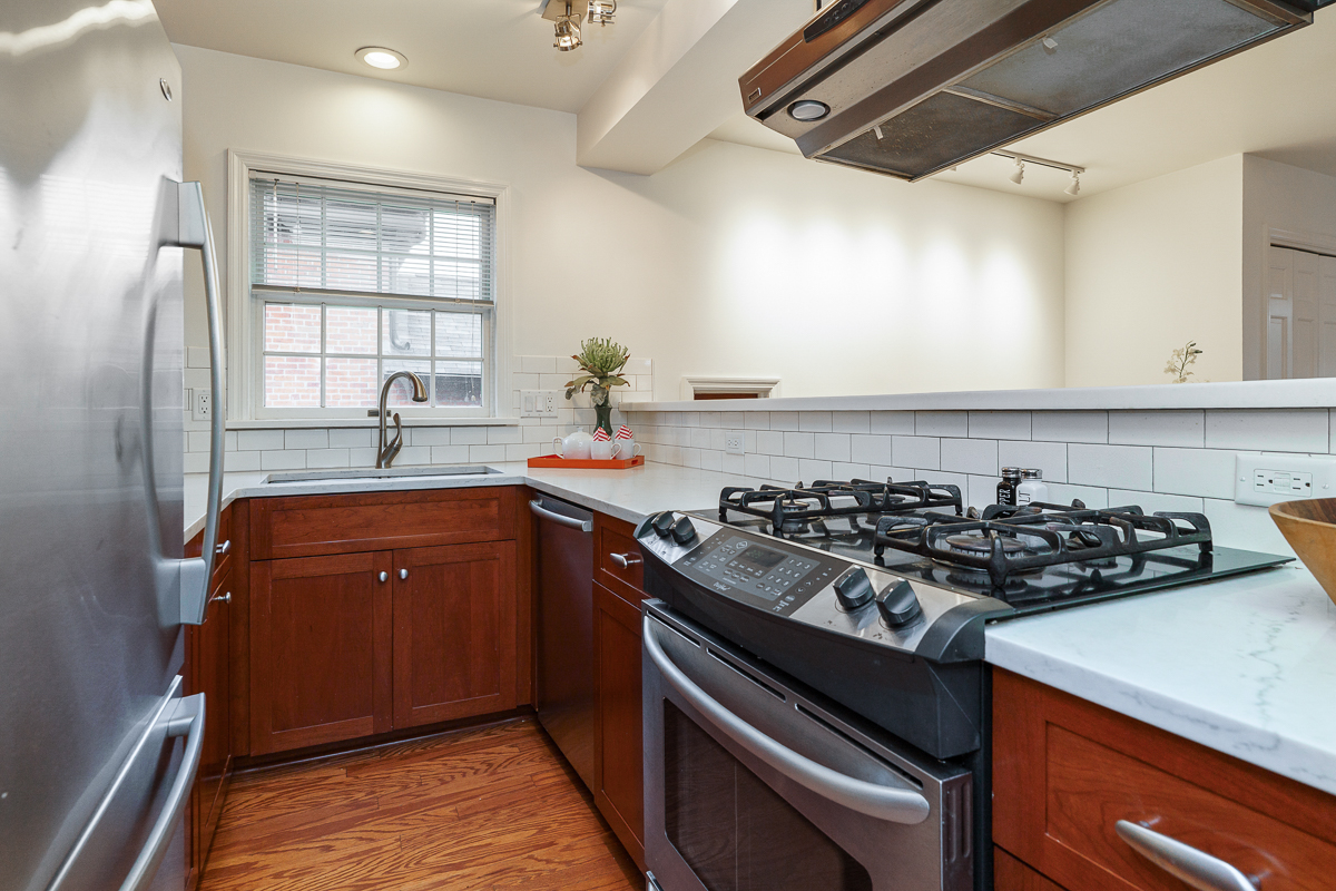 757 Mohawk St-37