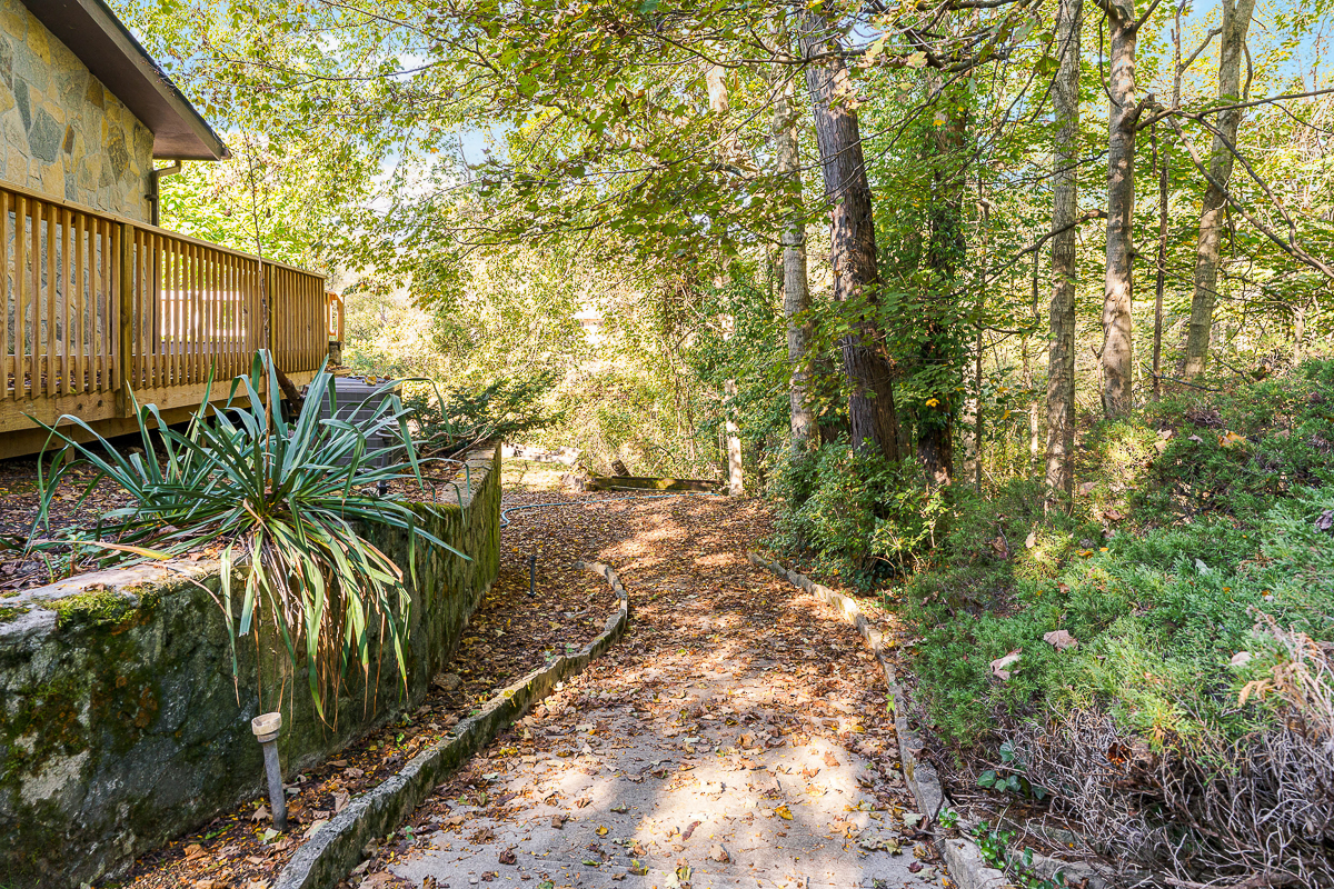 788 Old Woods Rd-15