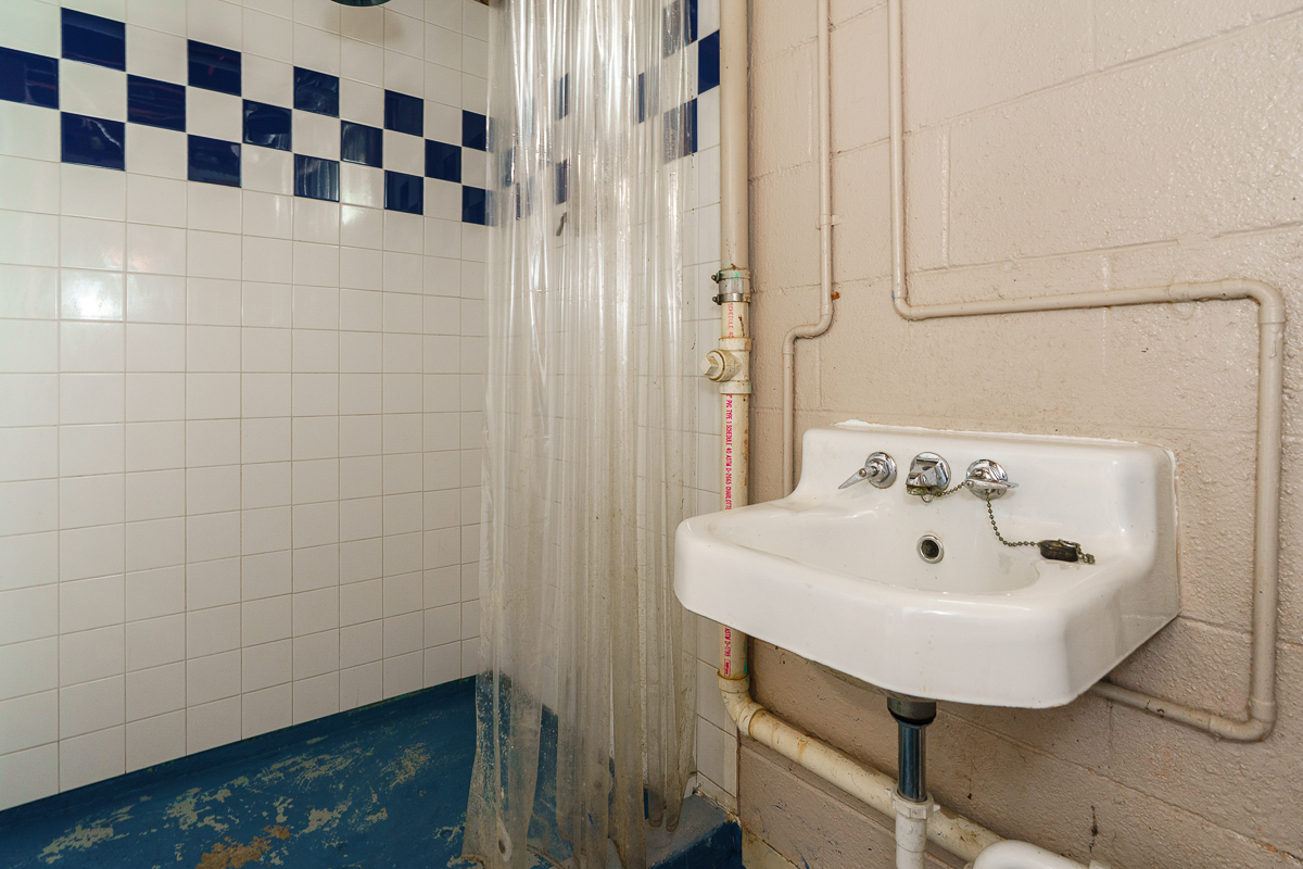 799 Montrose Ave-13