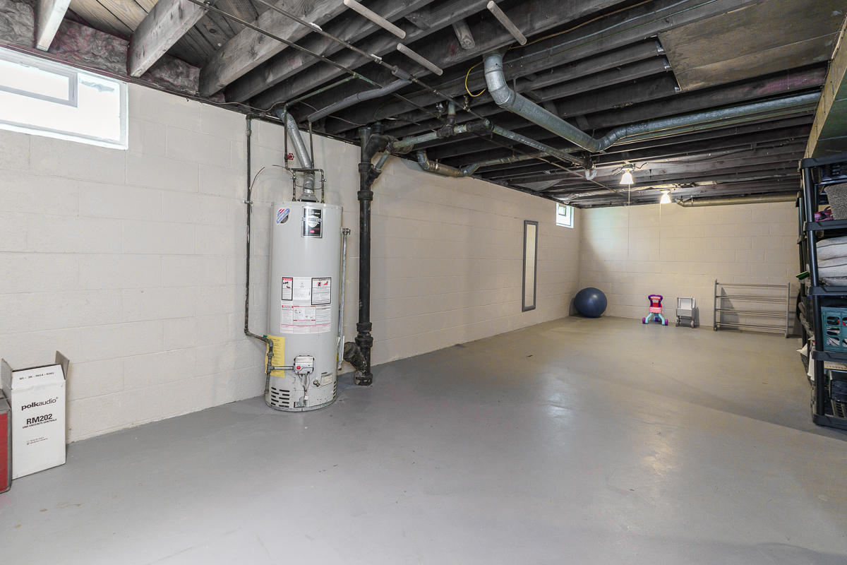 799 Montrose Ave-14