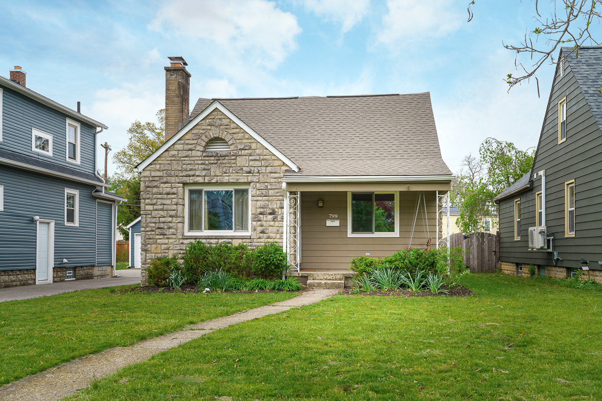 799 Montrose Ave-2
