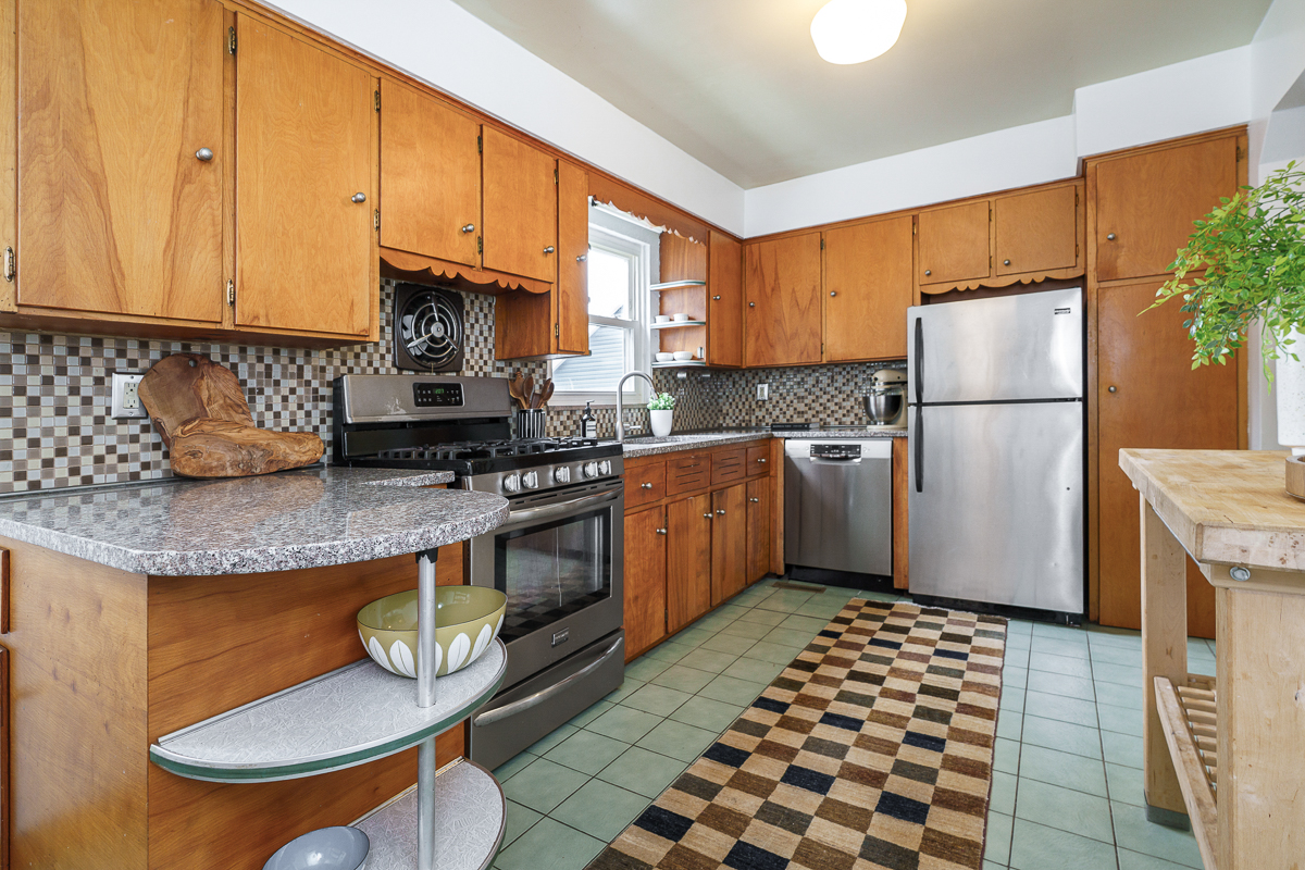 799 Montrose Ave-22