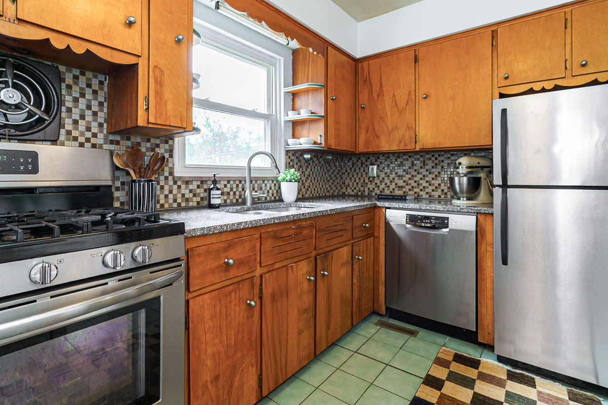 799 Montrose Ave-23