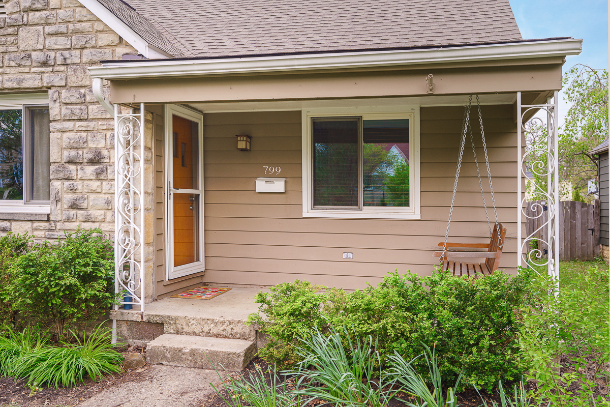 799 Montrose Ave-3