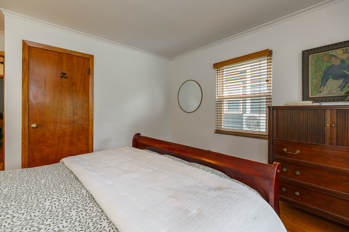799 Montrose Ave-32
