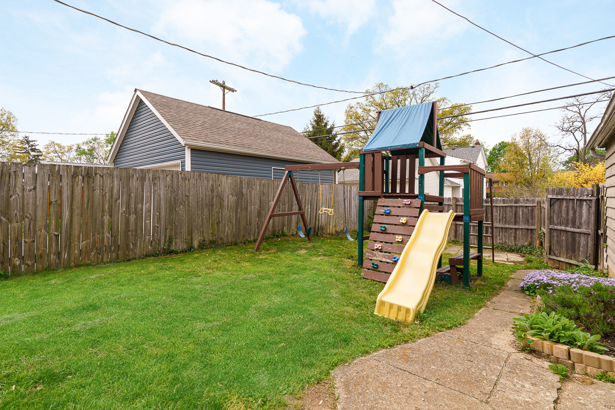 799 Montrose Ave-6