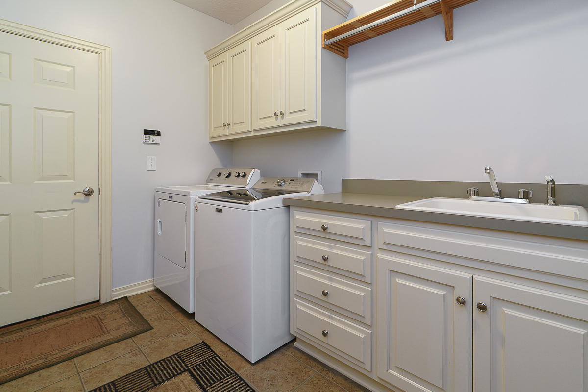 8065 Campbell Ln-9
