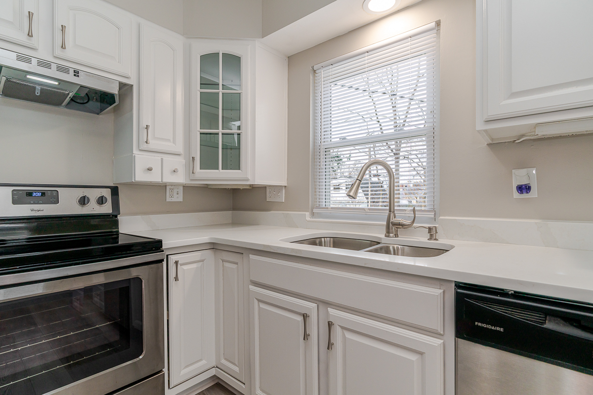 816 E. Melrose Ave -12