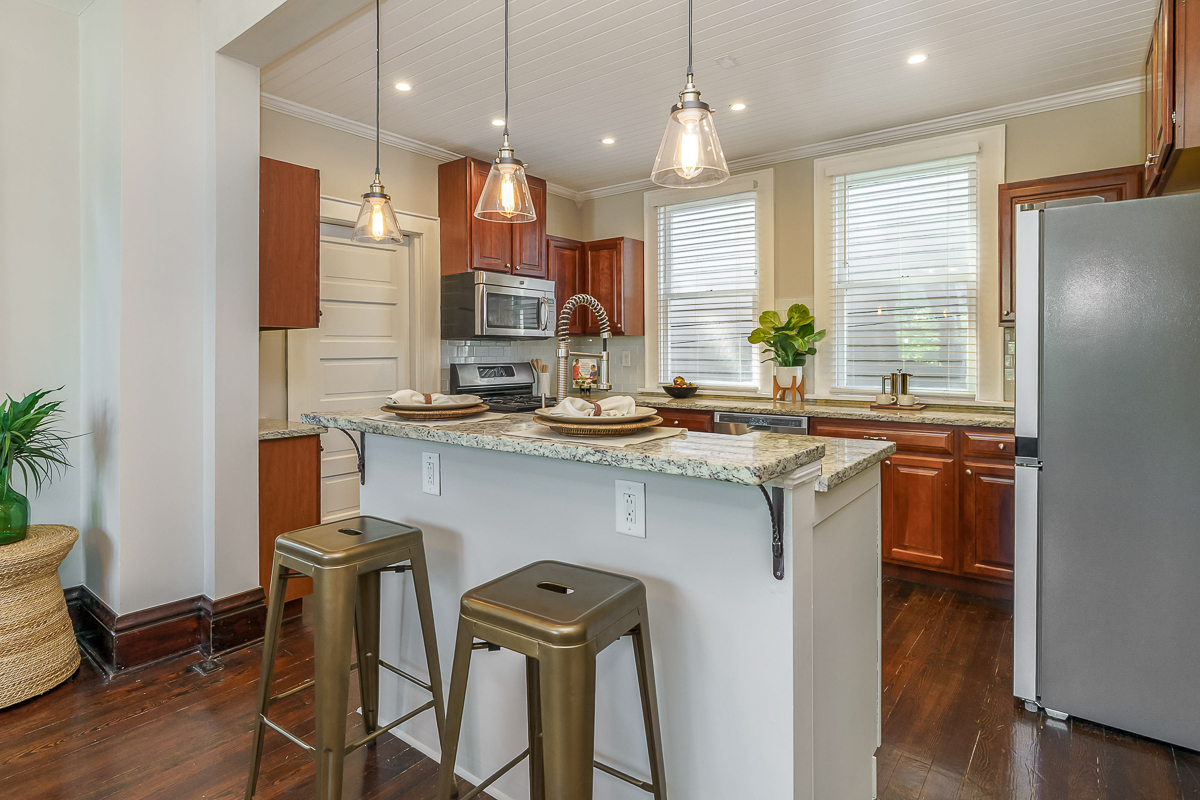 866 s Lazelle St-24