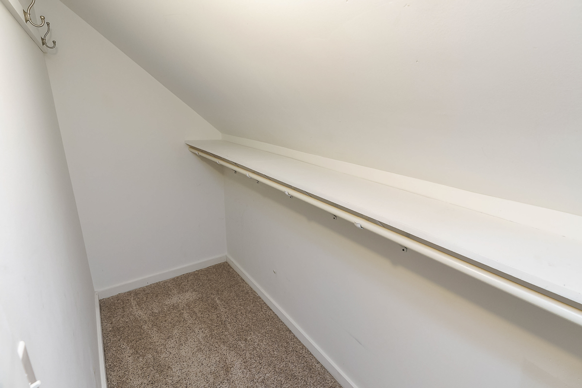 866 s Lazelle St-39
