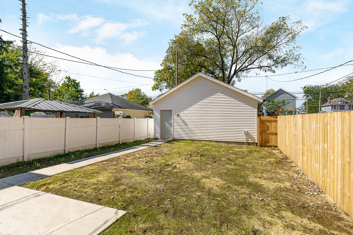 867 S 22nd St-9