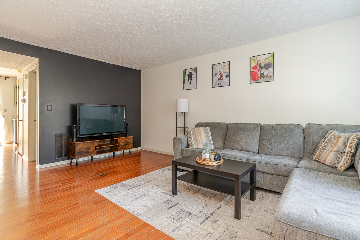 875 Soramill Ln-17