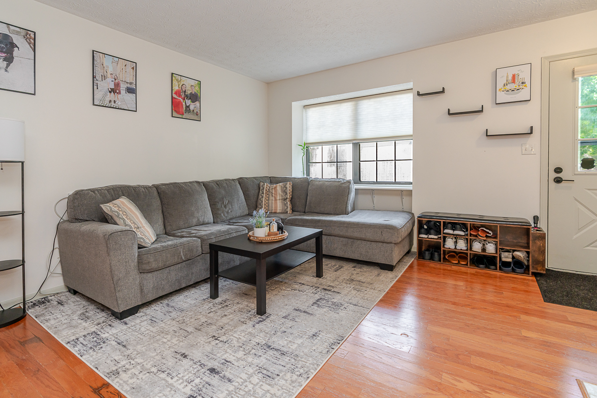 875 Soramill Ln-18
