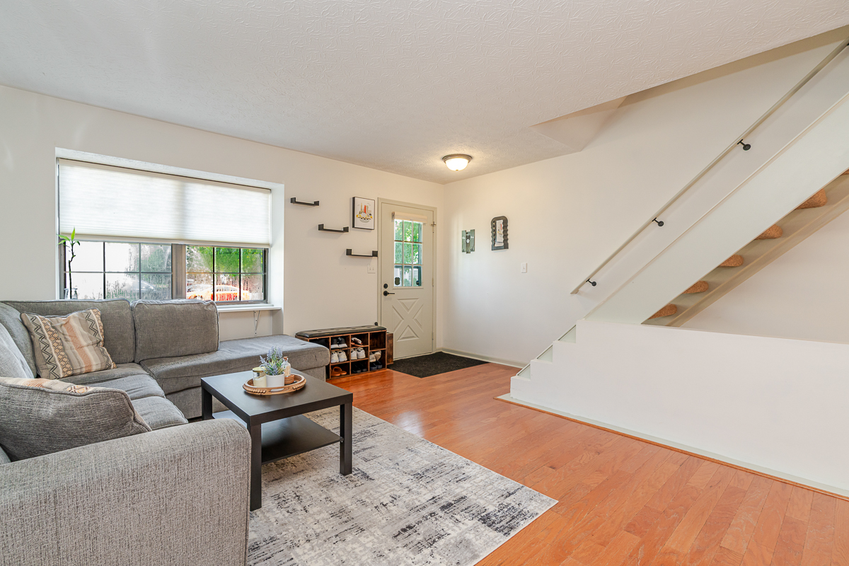 875 Soramill Ln-19