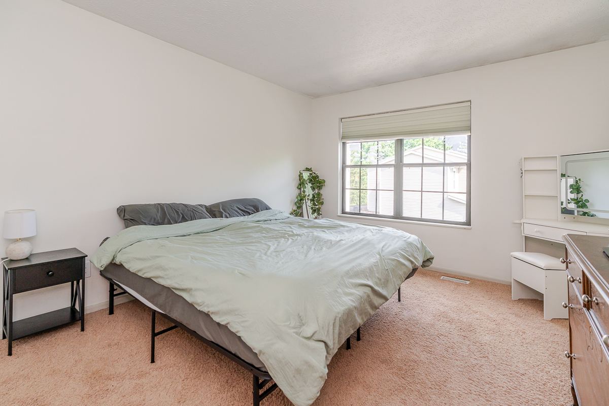 875 Soramill Ln-32