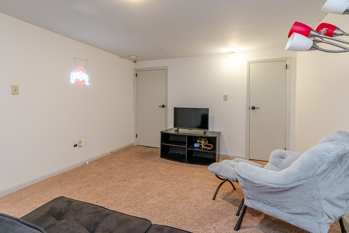 875 Soramill Ln-38