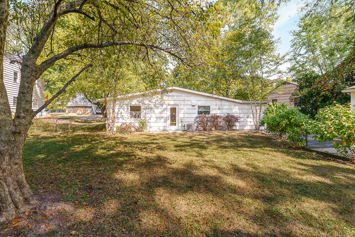 895 Caniff Rd-10