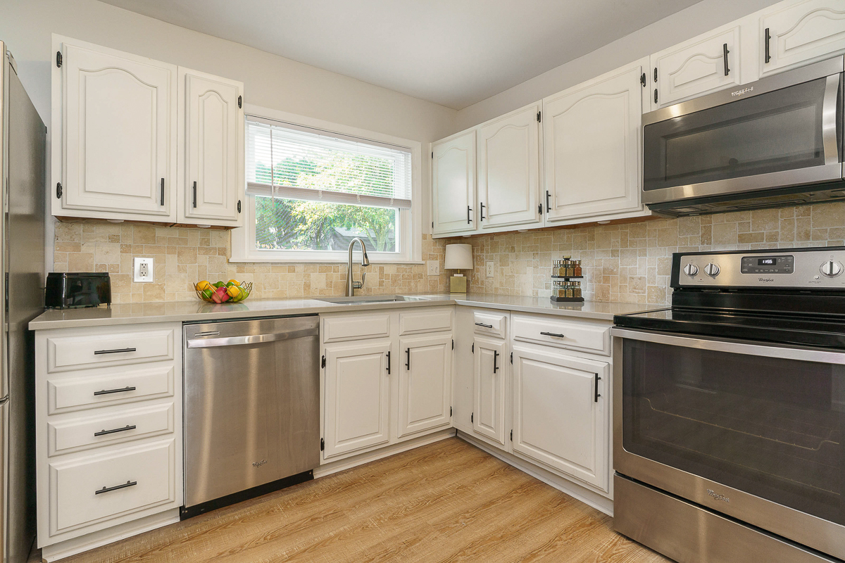 895 Caniff Rd-19