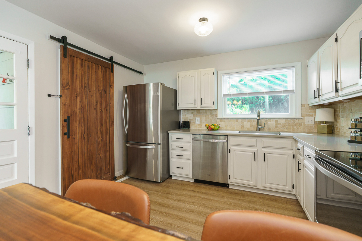 895 Caniff Rd-24