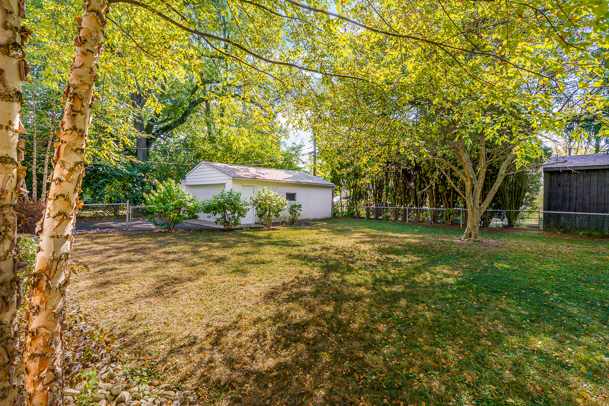 895 Caniff Rd-9