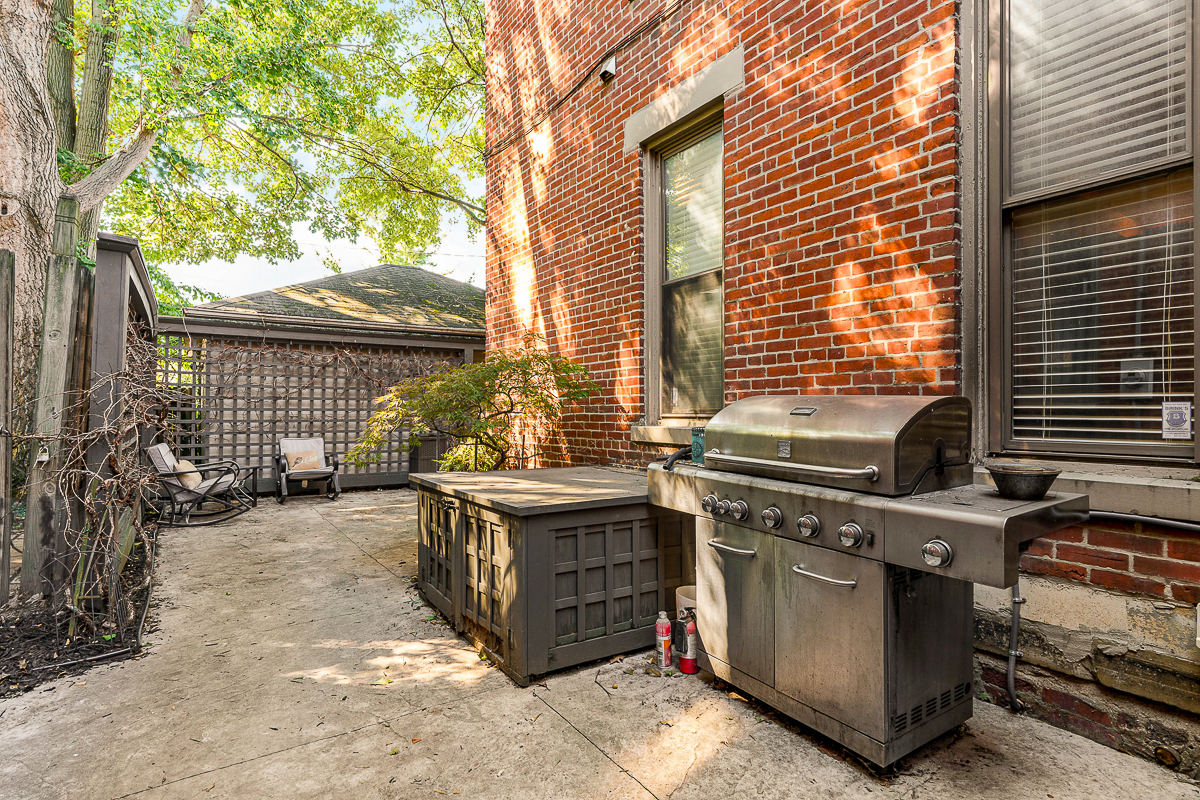 89 E lincoln St-14