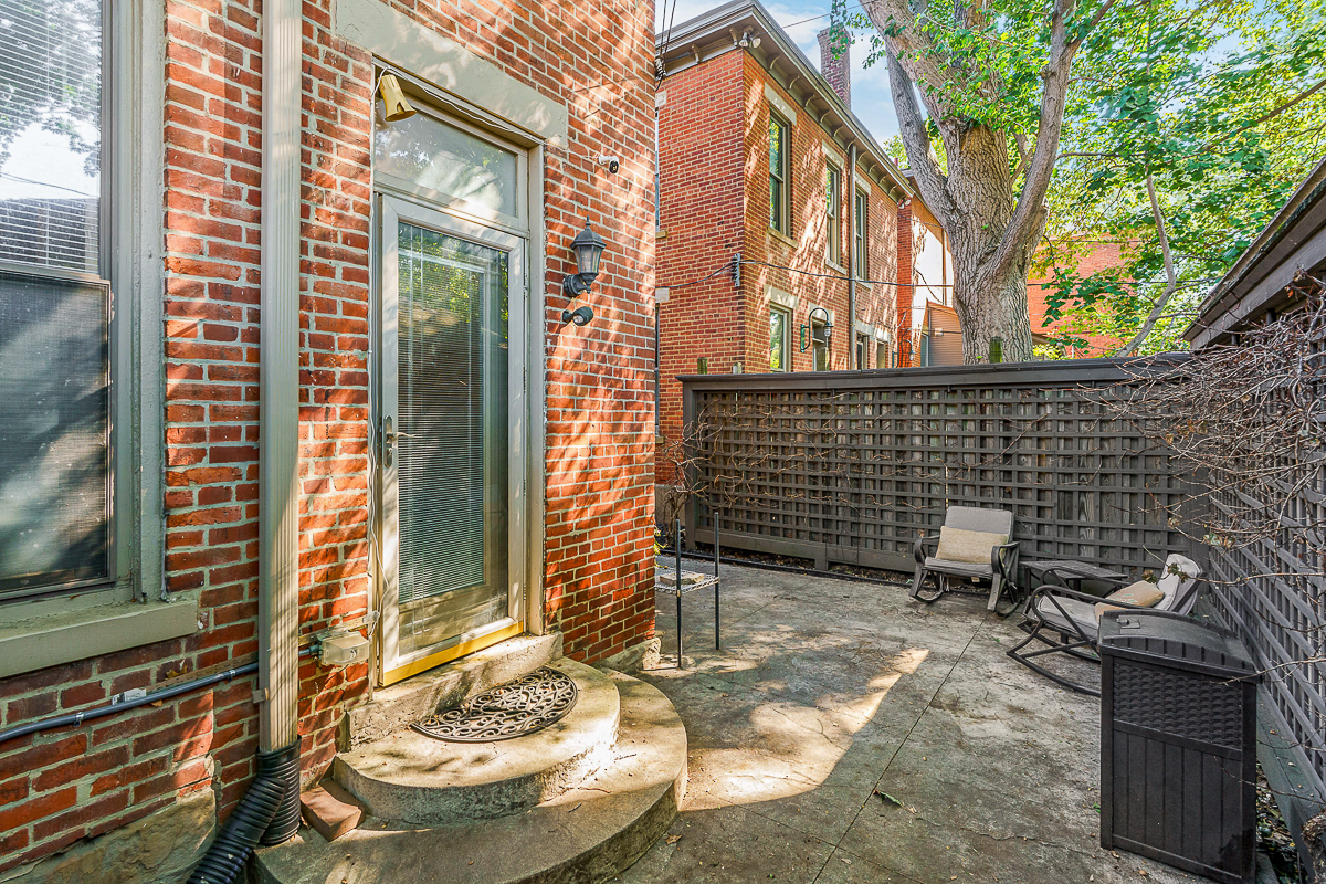 89 E lincoln St-16