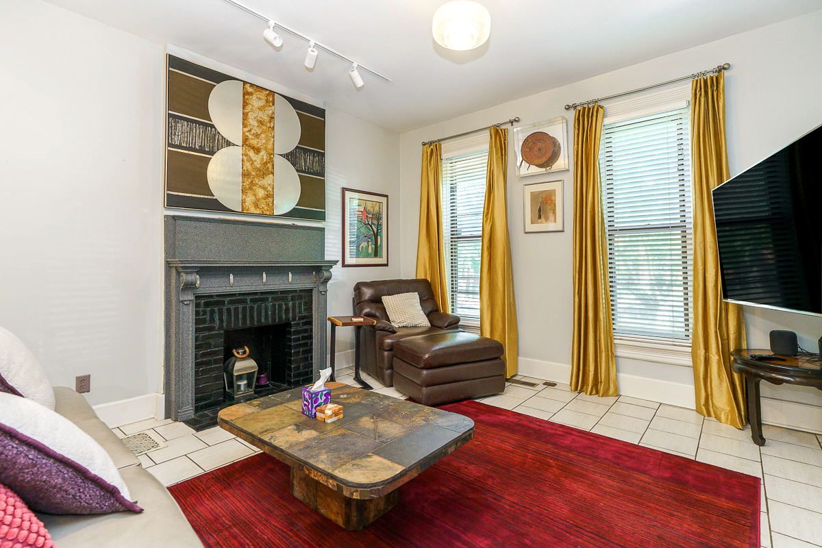 89 E lincoln St-18