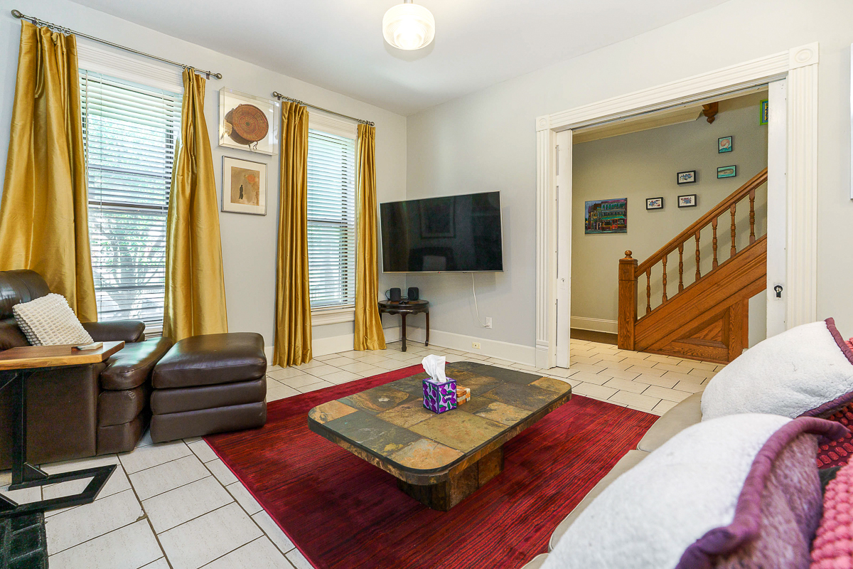 89 E lincoln St-21