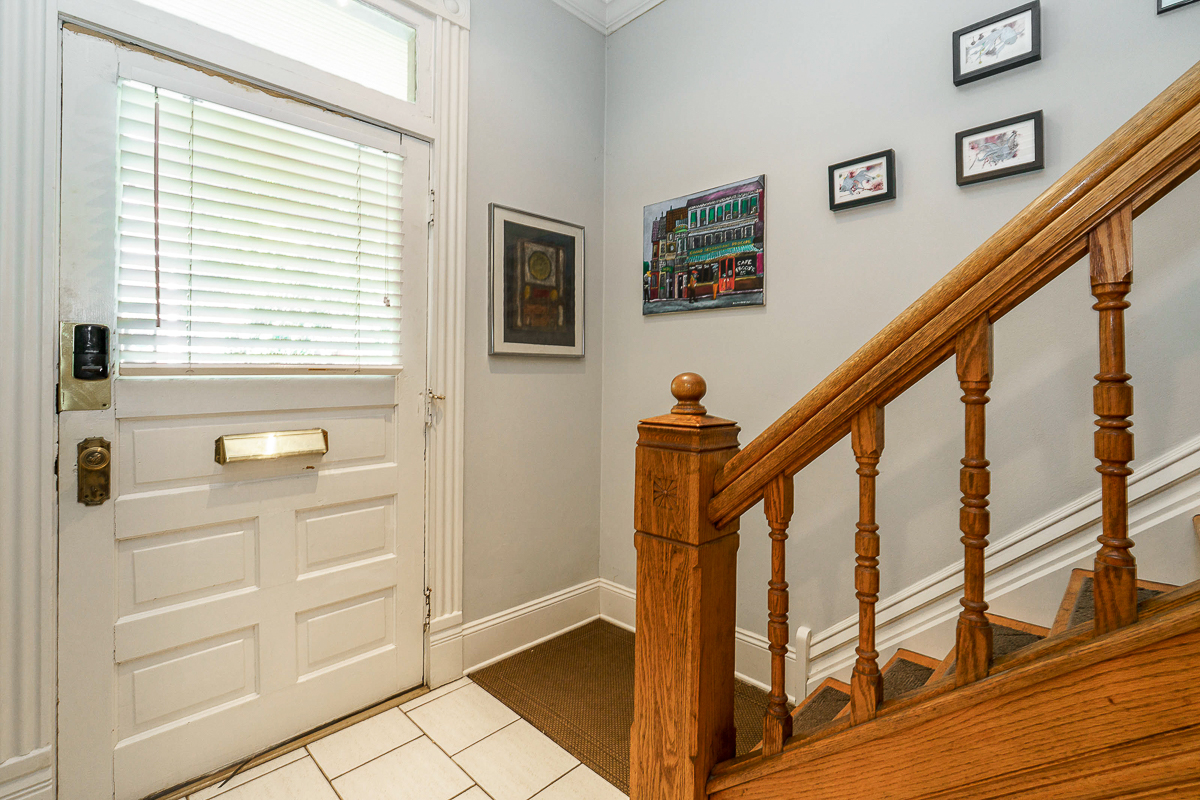 89 E lincoln St-22